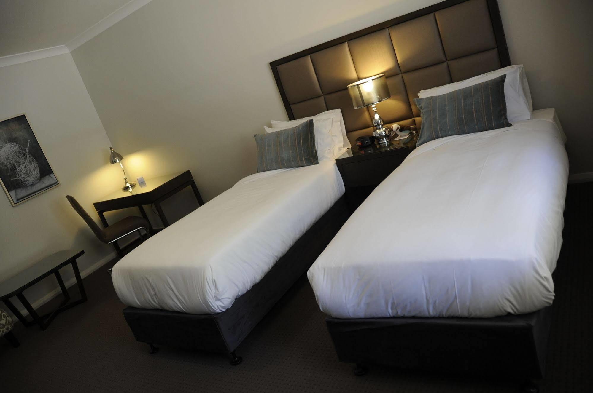 Riverside Oaks Golf Resort Cattai Экстерьер фото