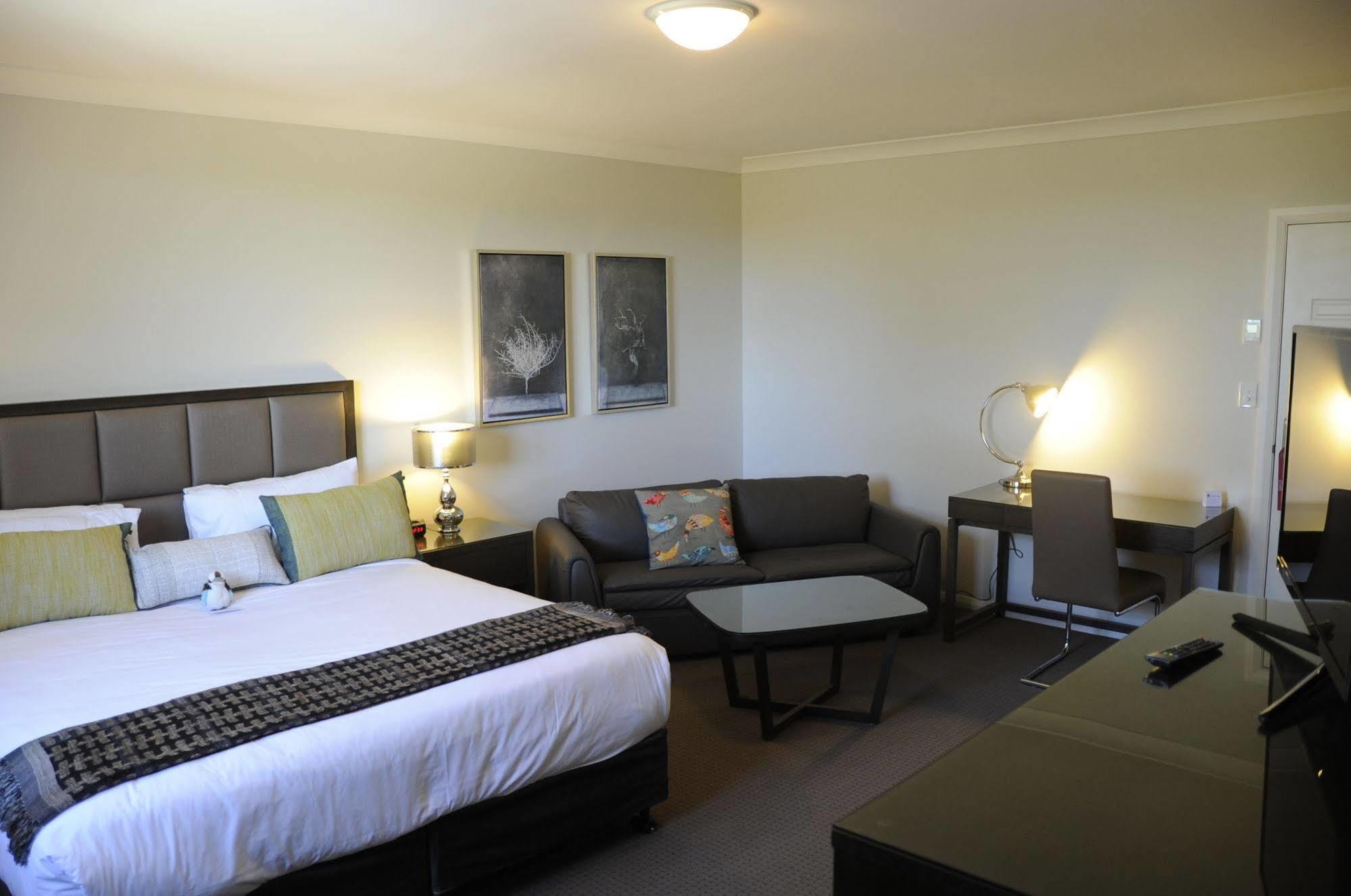 Riverside Oaks Golf Resort Cattai Экстерьер фото